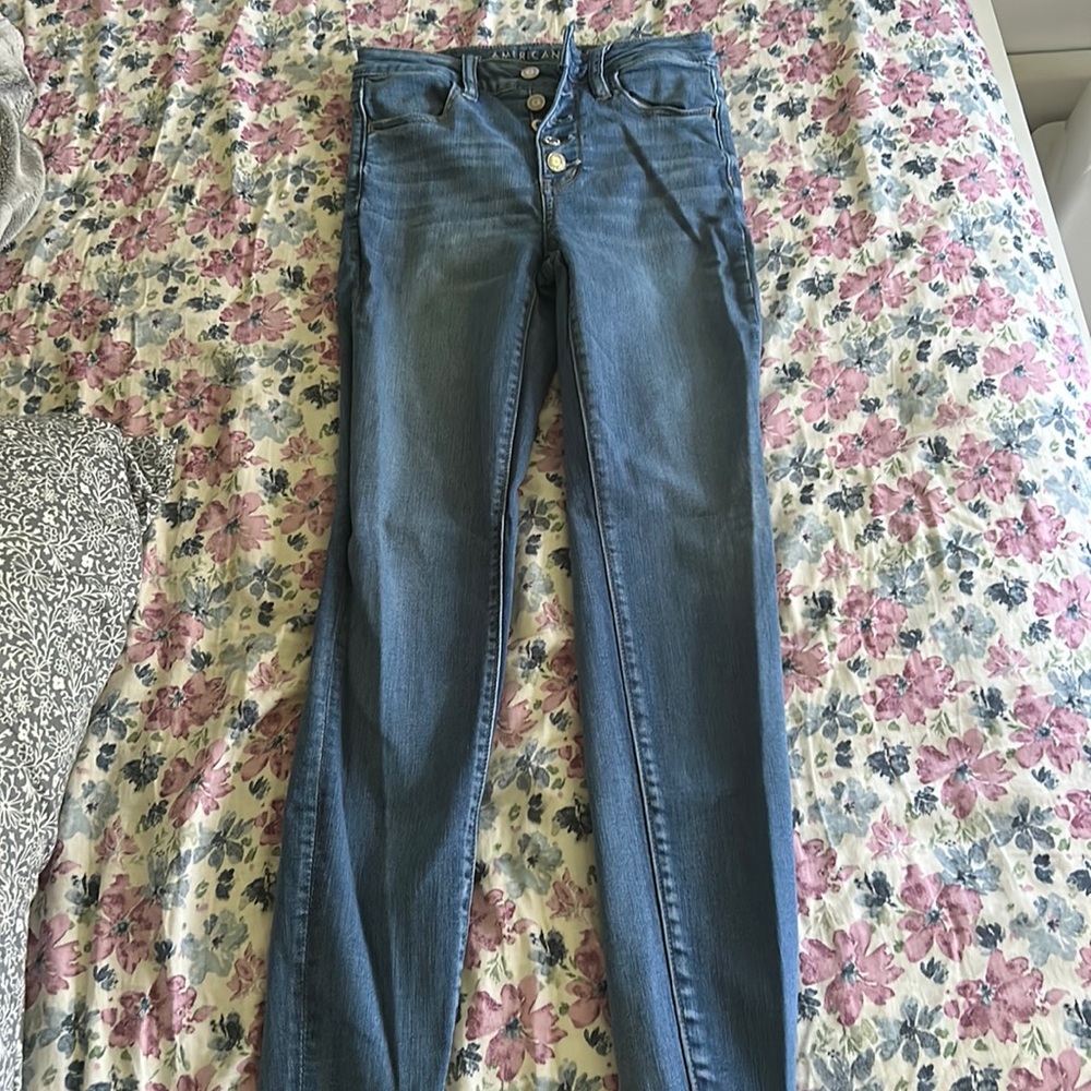 American Eagle Super High Rise Jegging, Medium blue color